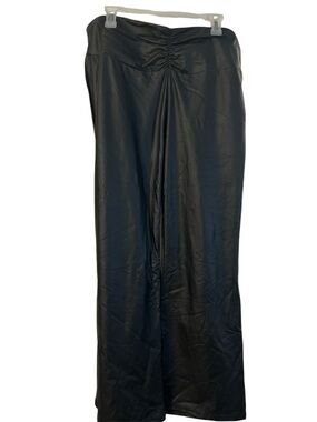 NWT SHEIN Black Faux-Leather pants with Center Ruched Detail 3x cute 🥰